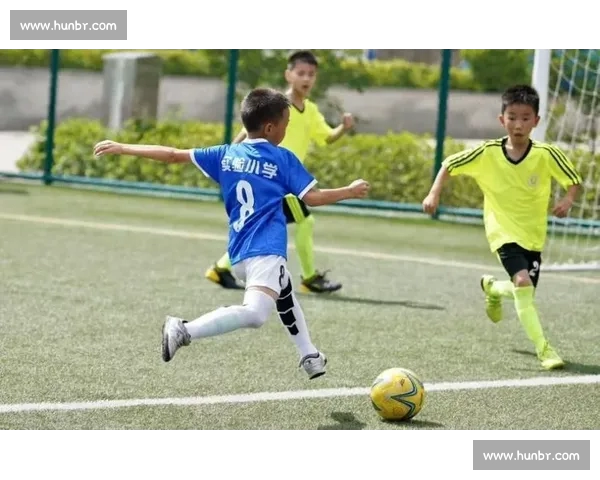 激烈角逐迎来巅峰对决 足球盛宴开启全新挑战赛 激烈角逐迎来巅峰对决 足球盛宴开启全新挑战赛